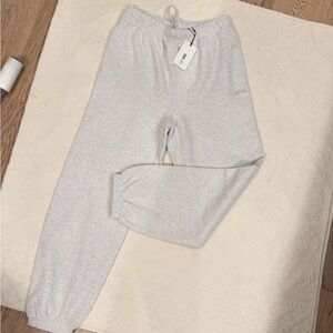 NWT 116236 MEGA TALL JOGGER HEATHER CLOUD WHITE M ARITZIA